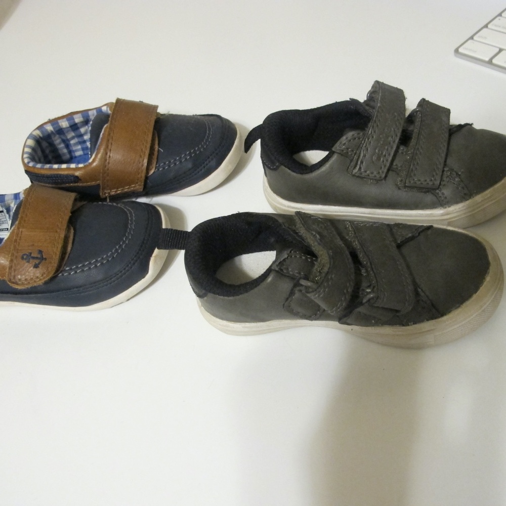 Bundle of 2 Boys Carter's Shoes Size 5 GUC - Picture 3 of 5